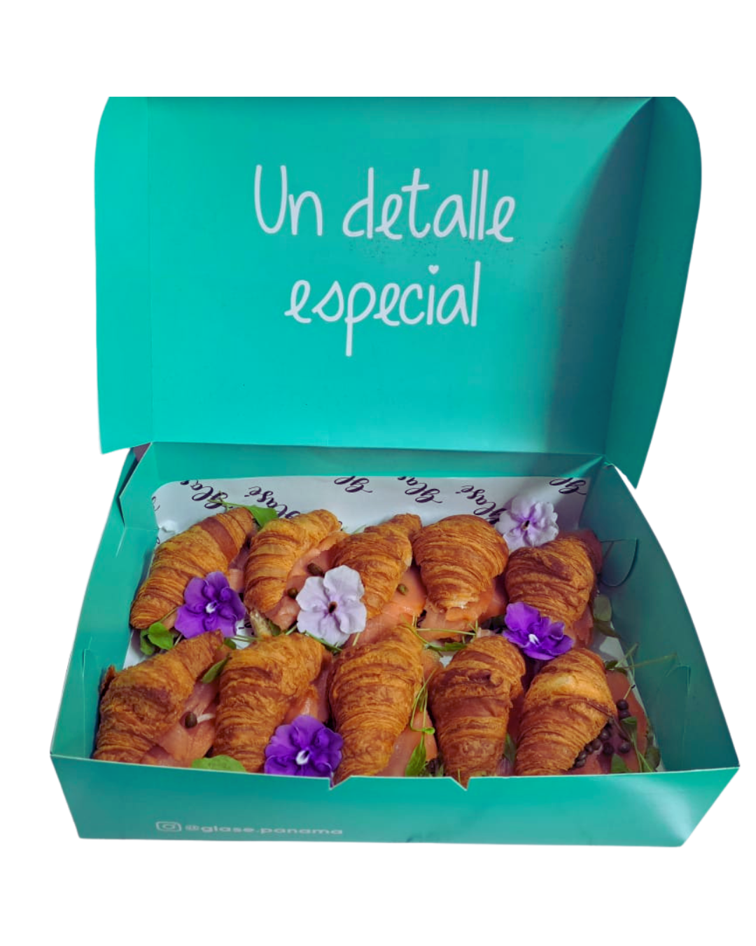 Mini croissants salmón ahumado (10 unidades)