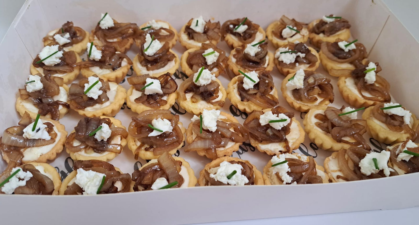 Mini tartaletas queso cabra y cebolla caramelizada