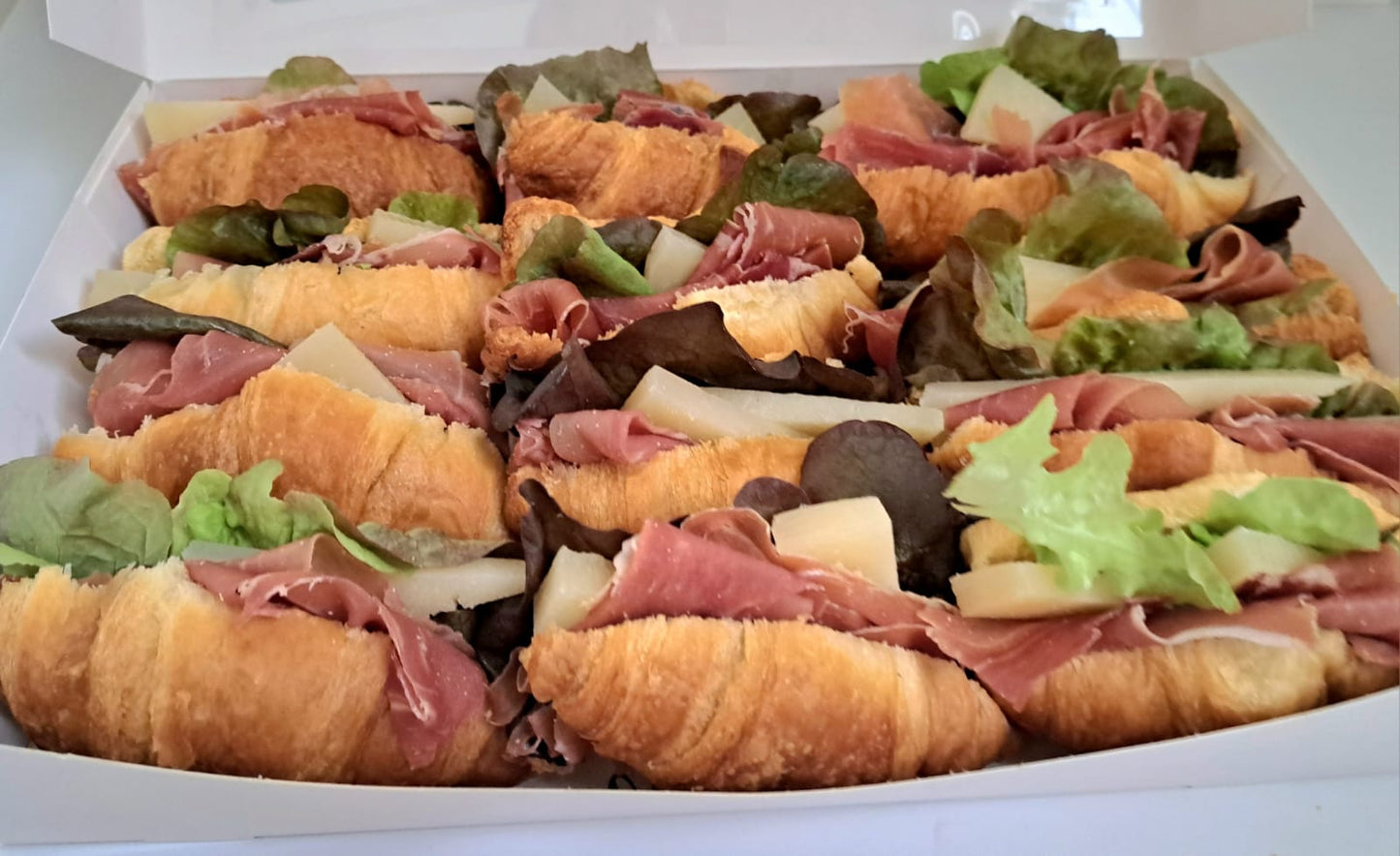 Mini croissants Jamón serrano & queso manchego (18 unidades)