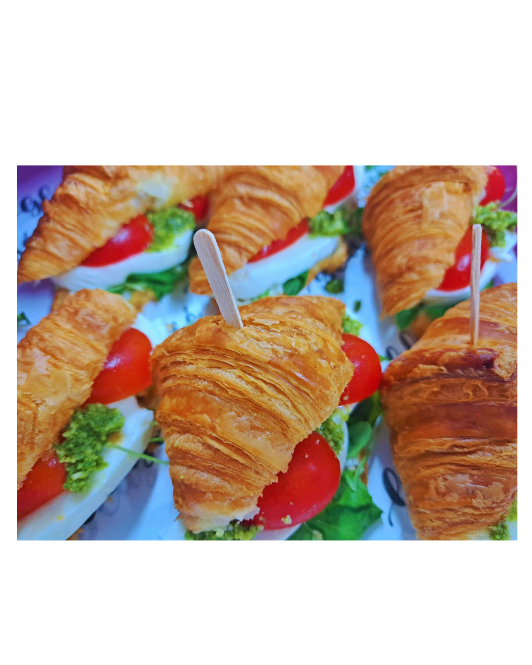 Mini Croissants Caprese (18 unidades)