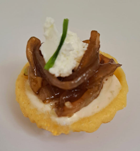 Mini tartaletas queso cabra y cebolla caramelizada